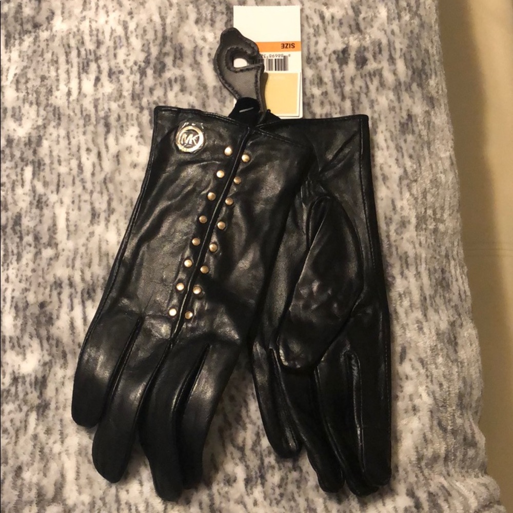 NWT Michael Kors Leather Tech gloves